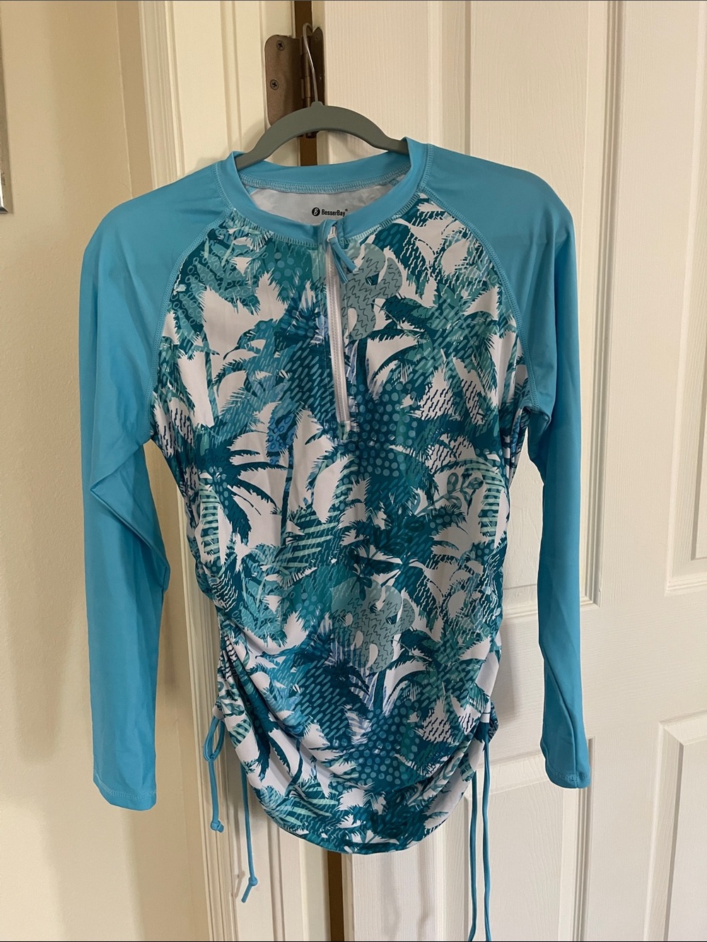 Women’s or junior Long-Sleeve Turquoise Palm Print Rash Guard Swim Top size L